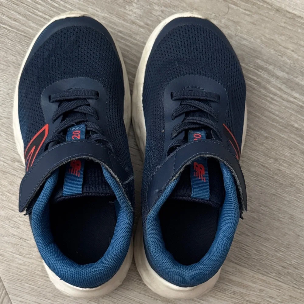 New Balance 520 - Picture 3 of 6